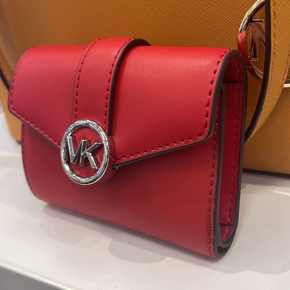 MICHAEL KORS
Carmen Medium Faux Leather Wallet
Bright Red
NWT - Picture 3 of 16